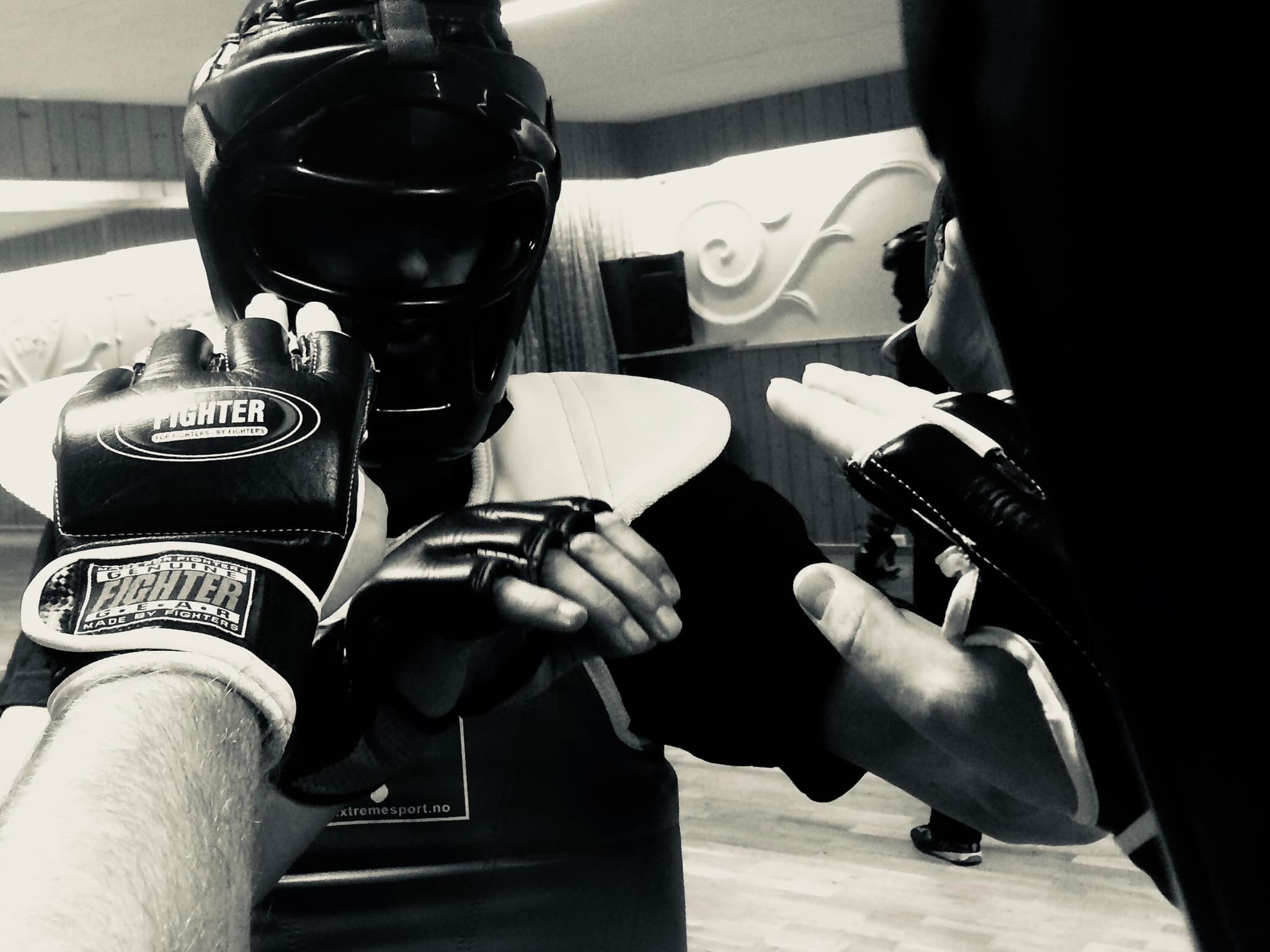 Person i bokseutstyr